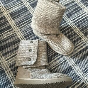 Gray knit Ugg boots